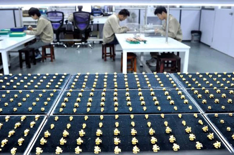 Tobillera de acero inoxidable en oro de 18 quilates